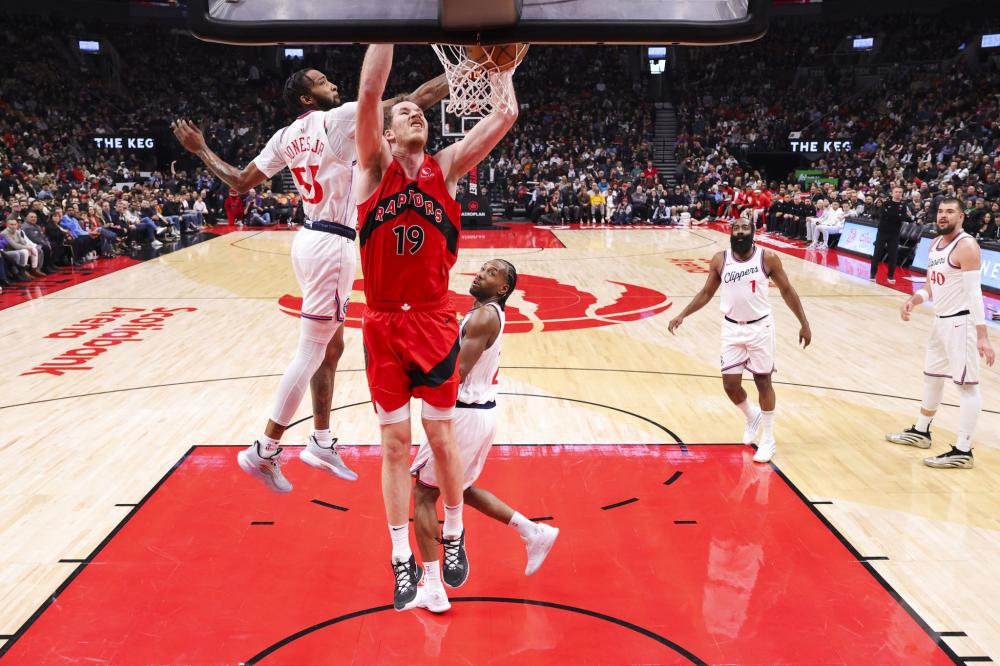 使得他在场 使得他在场