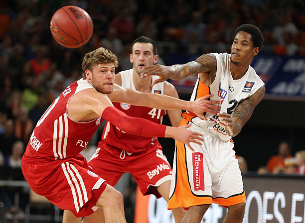 自蒙雷亚尔 自蒙雷亚尔